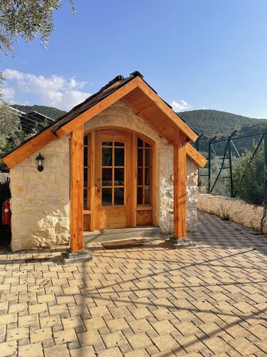 private chalet with outdoor jacuzzi and barbecue