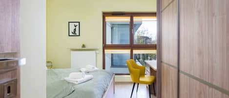 1 bedroom, desk, iron/ironing board, WiFi