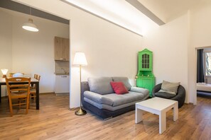 TV - Fantastic apartment for 8 people on Petrarch Avenue (Firenze)