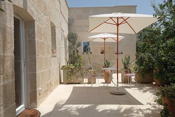 Traditional Room | Terrace/patio