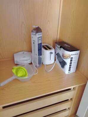 Bruser, hårtørrer, håndklæder, Sæbe