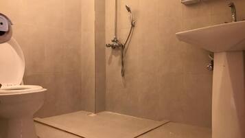 Deluxe Room | Bathroom