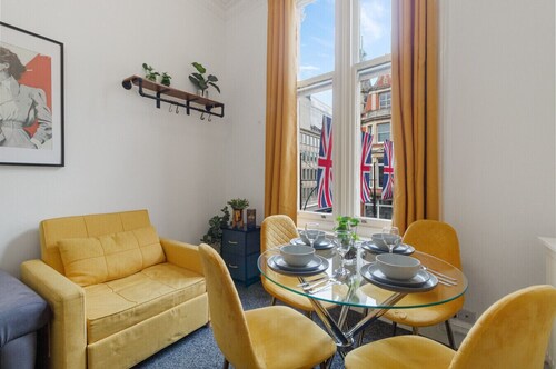 FLAT 1 OXFORD STREET   · One Bedroom Apartment in Oxford Street