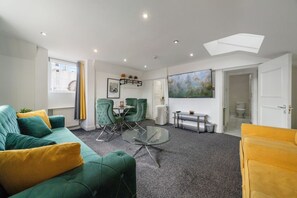 Smart TV - Flat 11 - 1 Bed · Penthouse large 1 bed Oxford Street W1 (Greater London)