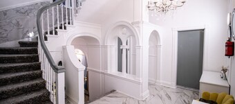 Prestigious 3 bedroom Apartment on Oxford Street - 4