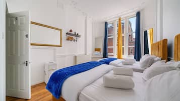 2 bedrooms, desk, iron/ironing board, WiFi