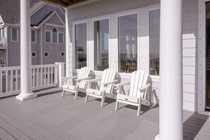 Terrace/patio - Oceanfront 5 Bedroom Home in North Topsail Beach, perfect for 17 guests! (North Topsail Beach)