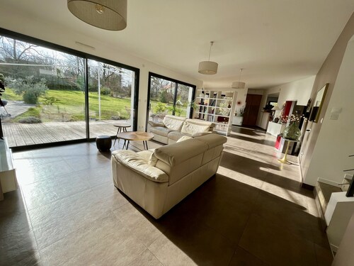 Villa avec piscine sur 4000m², 9 pers, référencée à Office Tourisme Rodez, 4* 