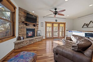 Smart TV, fireplace