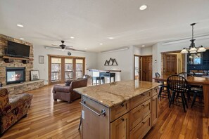 Smart TV, fireplace