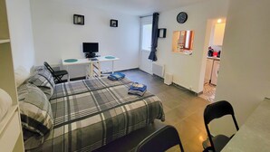 1 bedroom, WiFi, bed sheets