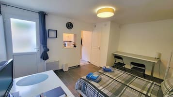 1 bedroom, WiFi, bed sheets