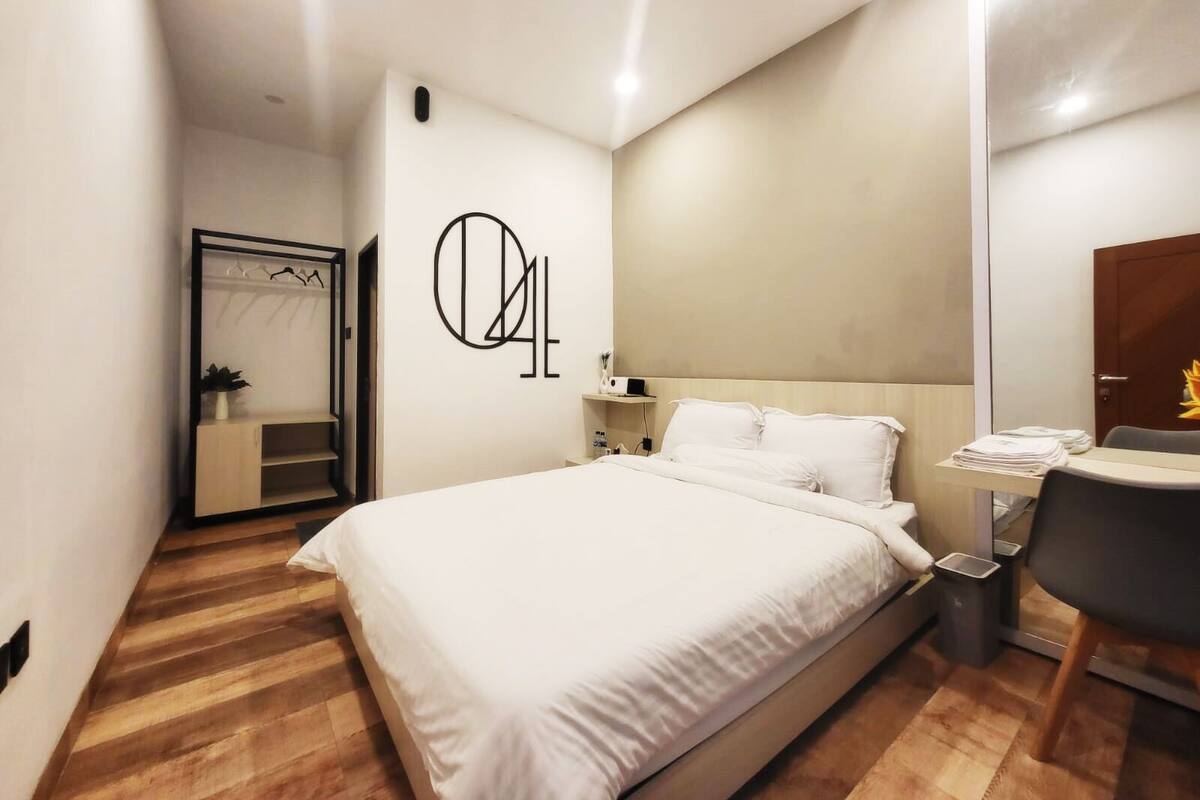 Kamar Double, 1 Tempat Tidur Queen, Bebas Asap Rokok, pemandangan kebun | Seprai katun Mesir, seprai premium, busa memori, dan meja kerja