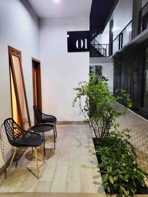 Habitació doble, 1 llit de matrimoni, no fumadors, vistes al jardí | Terrassa o pati