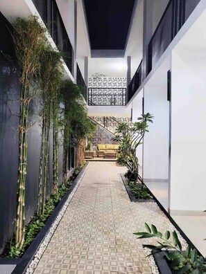 Double Room, 1 Queen Bed, Non Smoking, Garden View | Garden view - Cabin15 -syariah (Blitar)