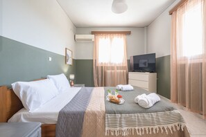 2 bedrooms, iron/ironing board, free WiFi, bed sheets - Castle's nest 2-Relaxing in an olive grove (Kyllini)