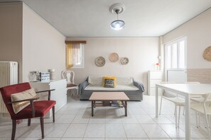 Smart TV, books - Castle's nest 2-Relaxing in an olive grove (Kyllini)