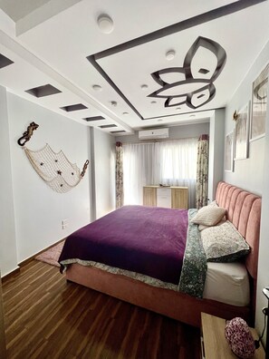 2 bedrooms, in-room safe, iron/ironing board, free WiFi