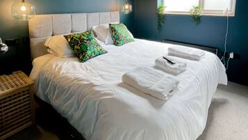 6 bedrooms, iron/ironing board, free WiFi, bed sheets