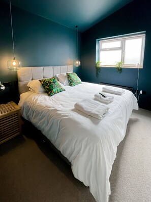 6 bedrooms, iron/ironing board, free WiFi, bed sheets