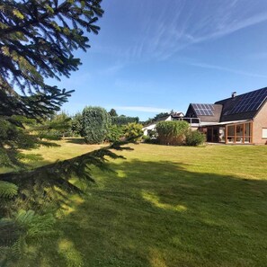 Property grounds - Gemütliches OG im Wandergebiet in der Nähe Eines Naturschutzgebietes (Hipstedt)