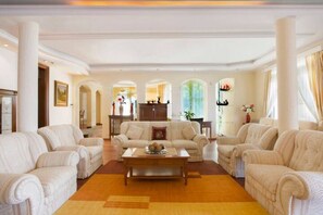Living area - Royal Holiday  (Sveti Stefan)