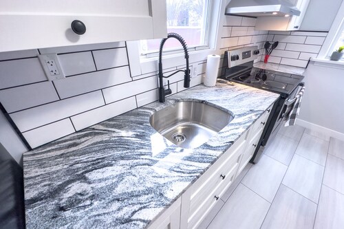  Upscale 4 bedroom with 5 beds