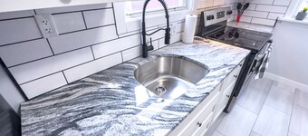 Upscale 4 bedroom with 5 beds