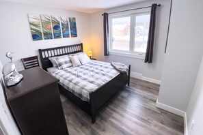 4 Schlafzimmer, Schreibtisch, Bügeleisen/Bügelbrett, Reisekinderbett