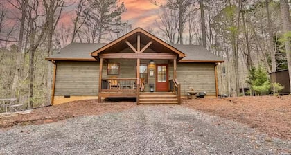 Perfect Getaway in a Cozy Cabin w/ Hot Tub in Coosawattee River Resort