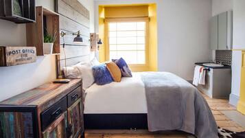 5 bedrooms, desk, iron/ironing board, WiFi