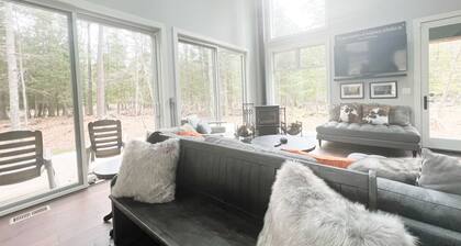 Cozy Cottage on Boardman River. Great location for fishing with a firepit.