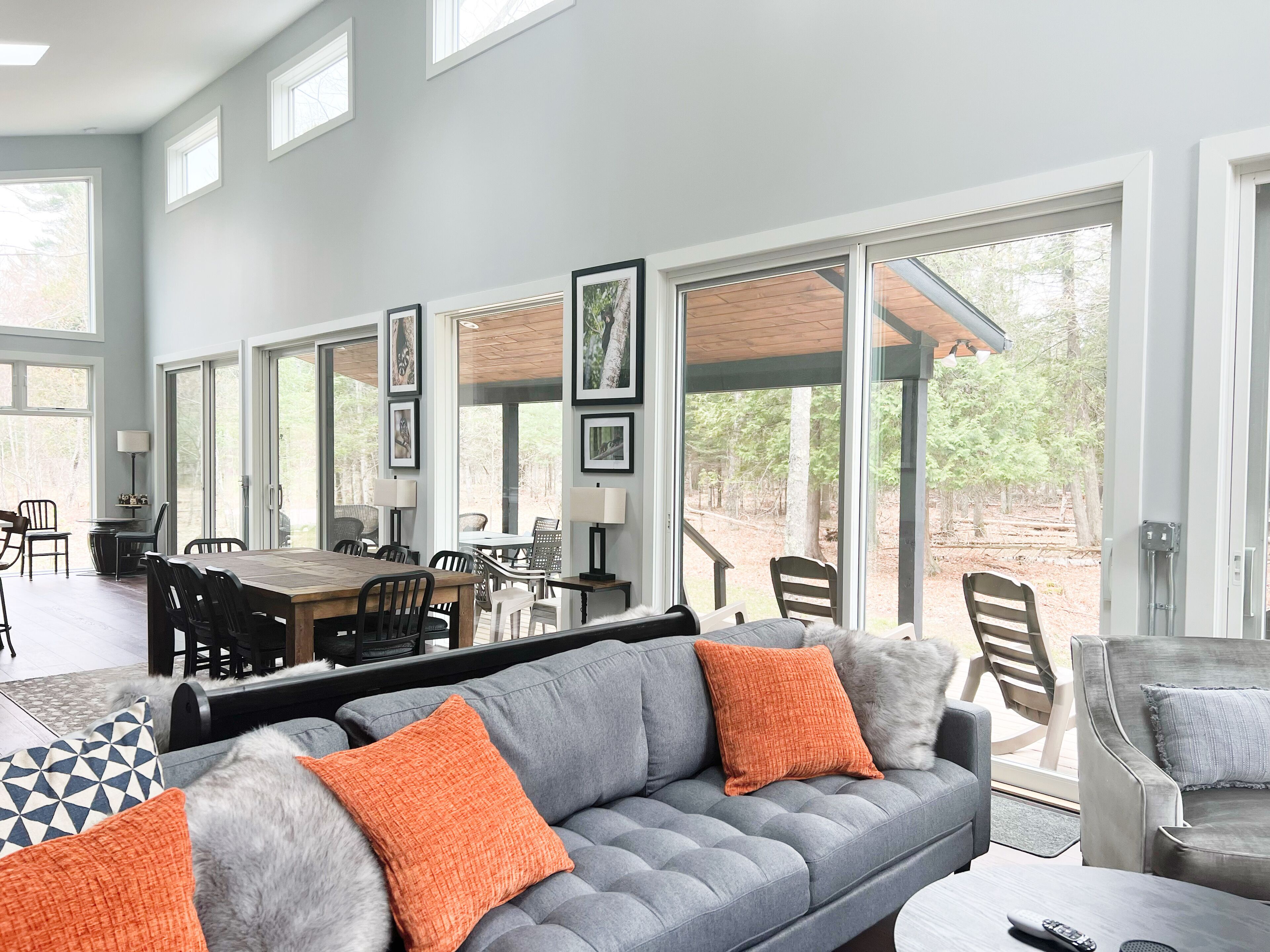 スマートテレビ、暖炉、書庫、プリンター