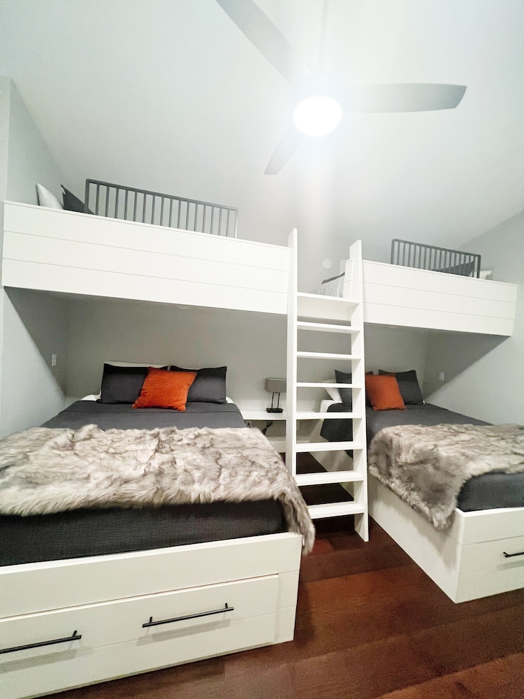 Cozy Cottage on Boardman River. Great location for fishing with a