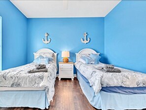 4 habitaciones, escritorio, tabla de planchar con plancha y wifi gratis 