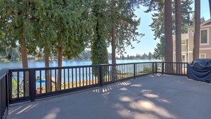 Property grounds - Karmen's Lake Cottage A1 (Seatac)