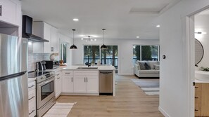 Fridge, microwave, oven, stovetop - Karmen's Lake Cottage A1 (Seatac)