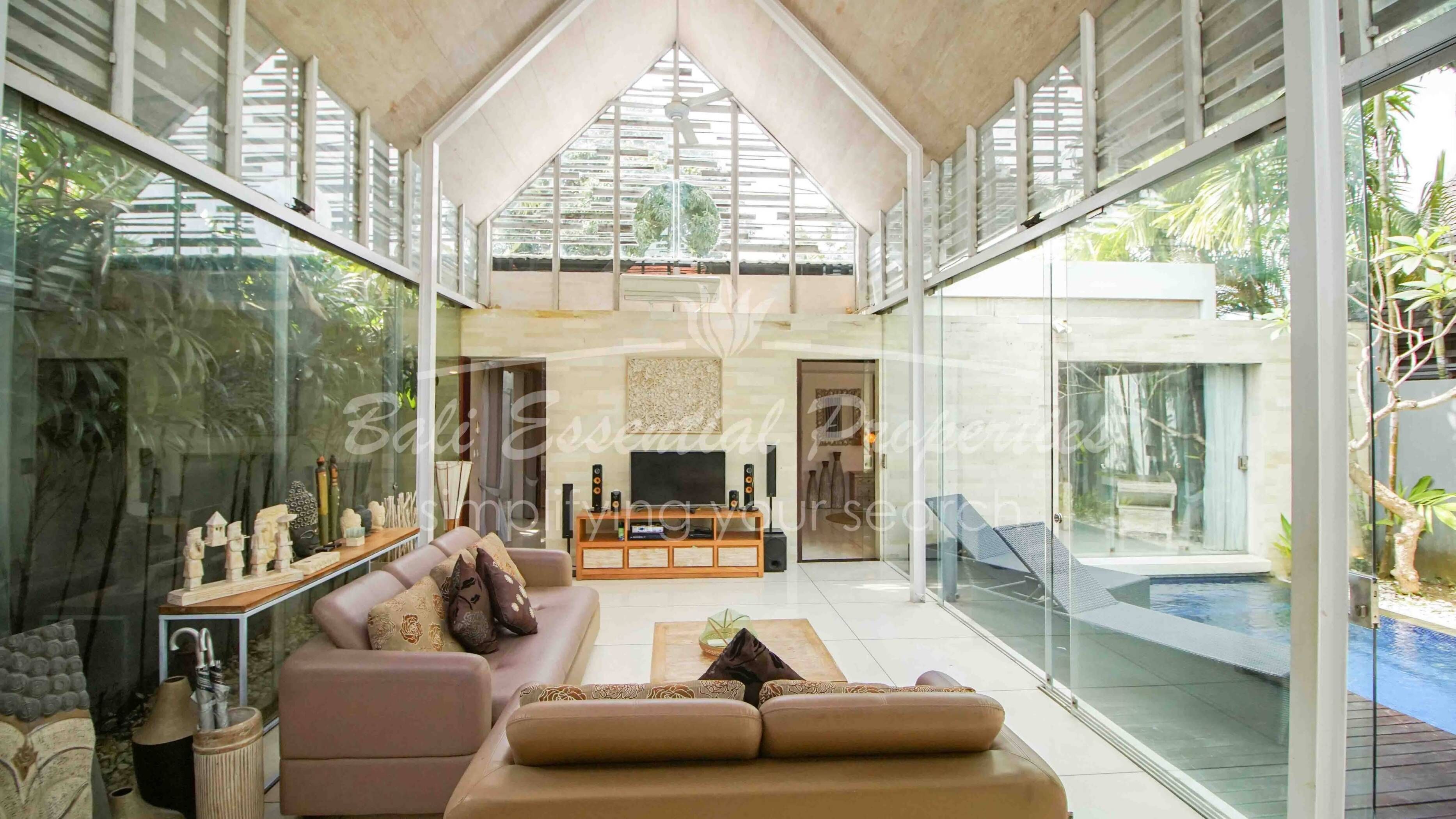 家庭別墅, 3 間臥室, 泳池景觀 | 起居區 | 50-吋LED 液晶電視、數位頻道、電視、音響