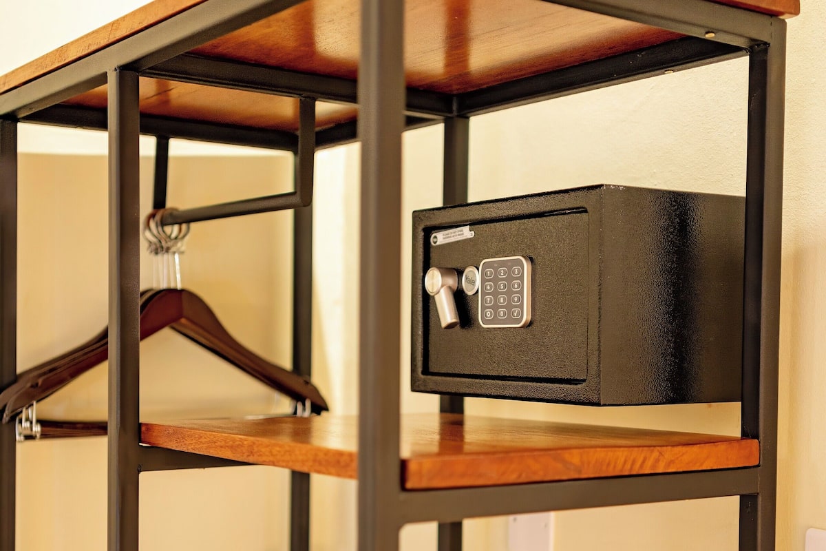 Luxury Double Room, 1 King Bed, Pool Access, Pool View