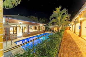 Caja de seguridad en la habitación y decoración personalizada