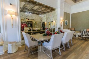 Dining - MARBELLA ISLES - Lakefront Luxury Villa Home in North Naples (Naples)