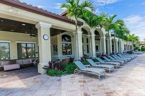 Terrace/patio - MARBELLA ISLES - Lakefront Luxury Villa Home in North Naples (Naples)