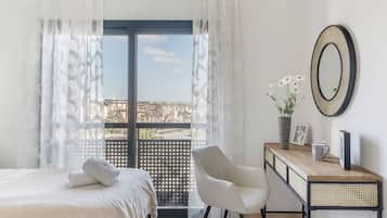 2 bedrooms, iron/ironing board, free WiFi, bed sheets