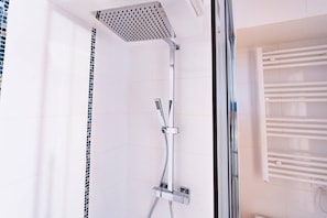 Shower, towels, soap, shampoo