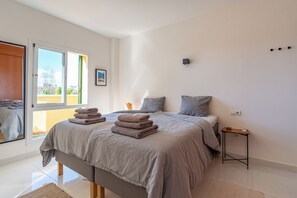 2 makuuhuonetta, silitysrauta/-lauta, ilmainen Wi-Fi, vuodevaatteet