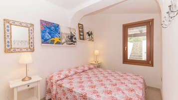 2 bedrooms, iron/ironing board, bed sheets