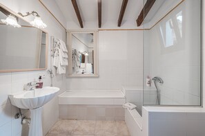 Doccia, asciugacapelli, asciugamani