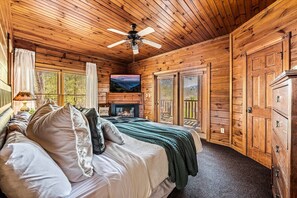 3 bedrooms, iron/ironing board, WiFi, bed sheets - SPECIAL! Views ~Hot Tub~Pool~Pool Table~Resort (Gatlinburg)