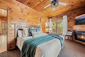 3 habitaciones, tabla de planchar con plancha, wifi y ropa de cama 