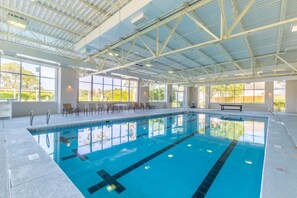 Innendørsbasseng og utendørsbasseng